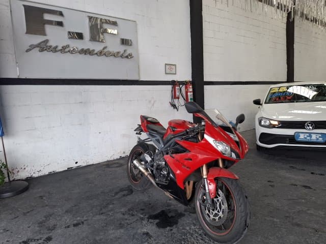 TRIUMPH DAYTONA 675 ABS Esportiva — foto 1